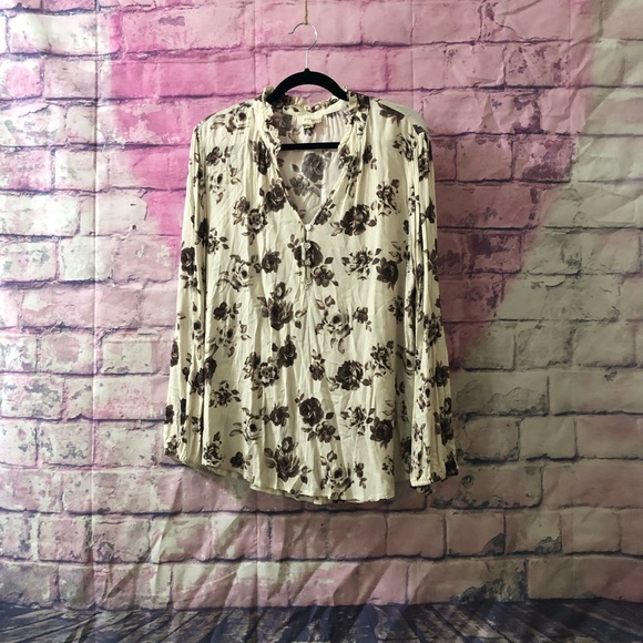 Cream colored blouse with roses - Picture 1 of 2